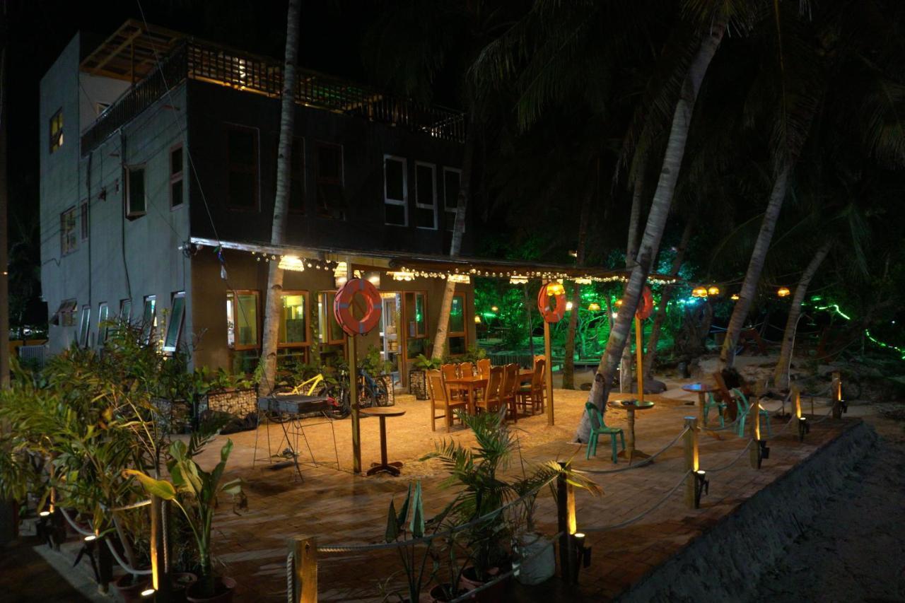 L Cafe Restobar & Lyn'S Guest House San Juan  Exterior photo