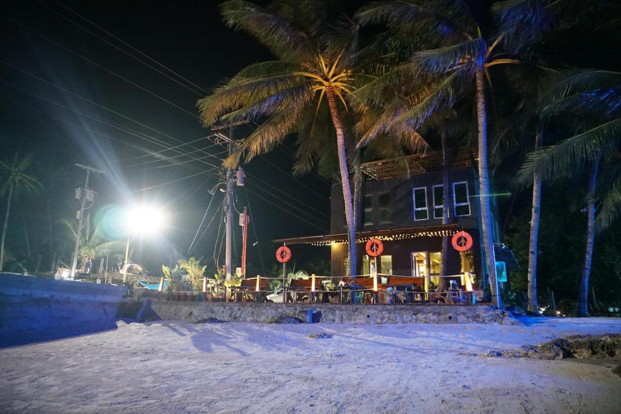 L Cafe Restobar & Lyn'S Guest House San Juan  Exterior photo