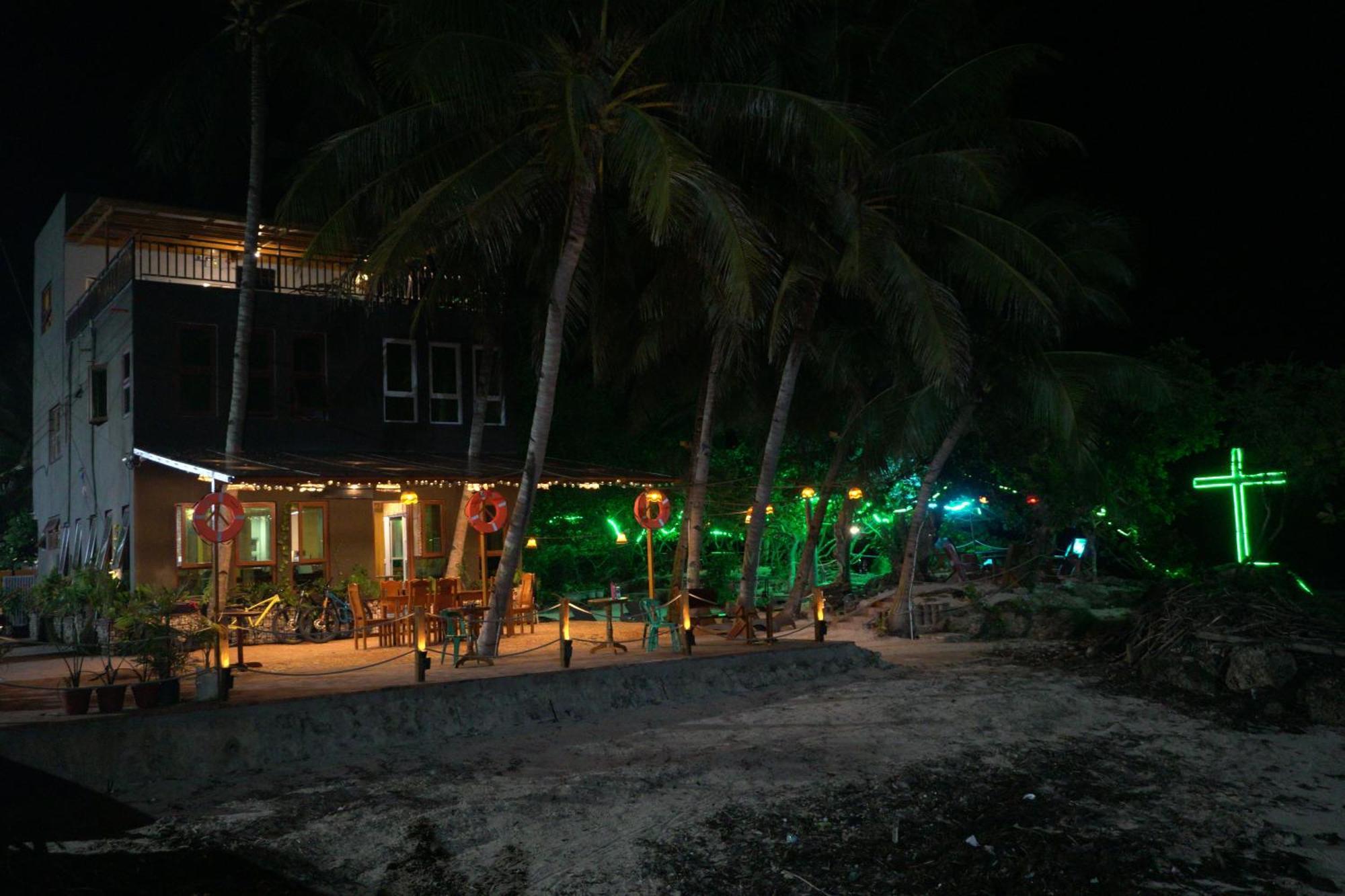 L Cafe Restobar & Lyn'S Guest House San Juan  Exterior photo
